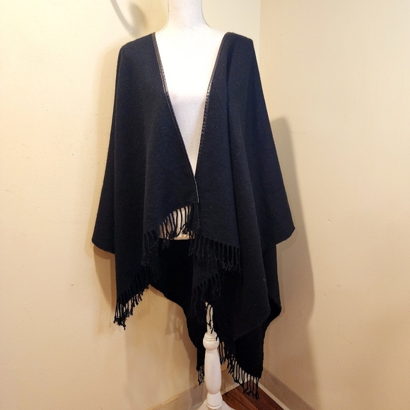 Ann Taylor Black Fringe Faux Leather Trim Open Poncho One Size - Picture 12 of 13